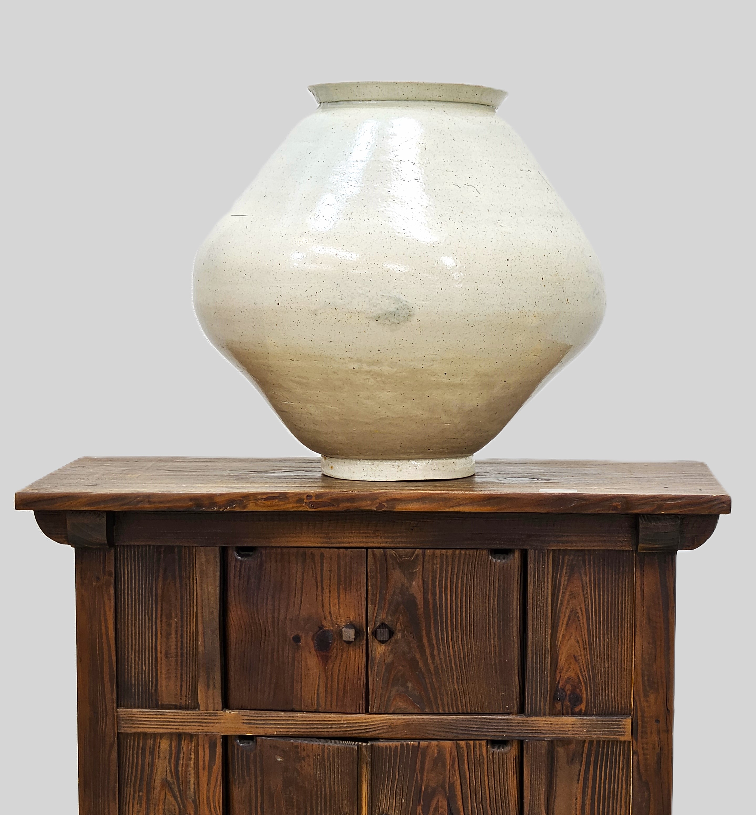 白磁大壺(백자대호), 2006, 합천 카오린, 44x44x22.5cm